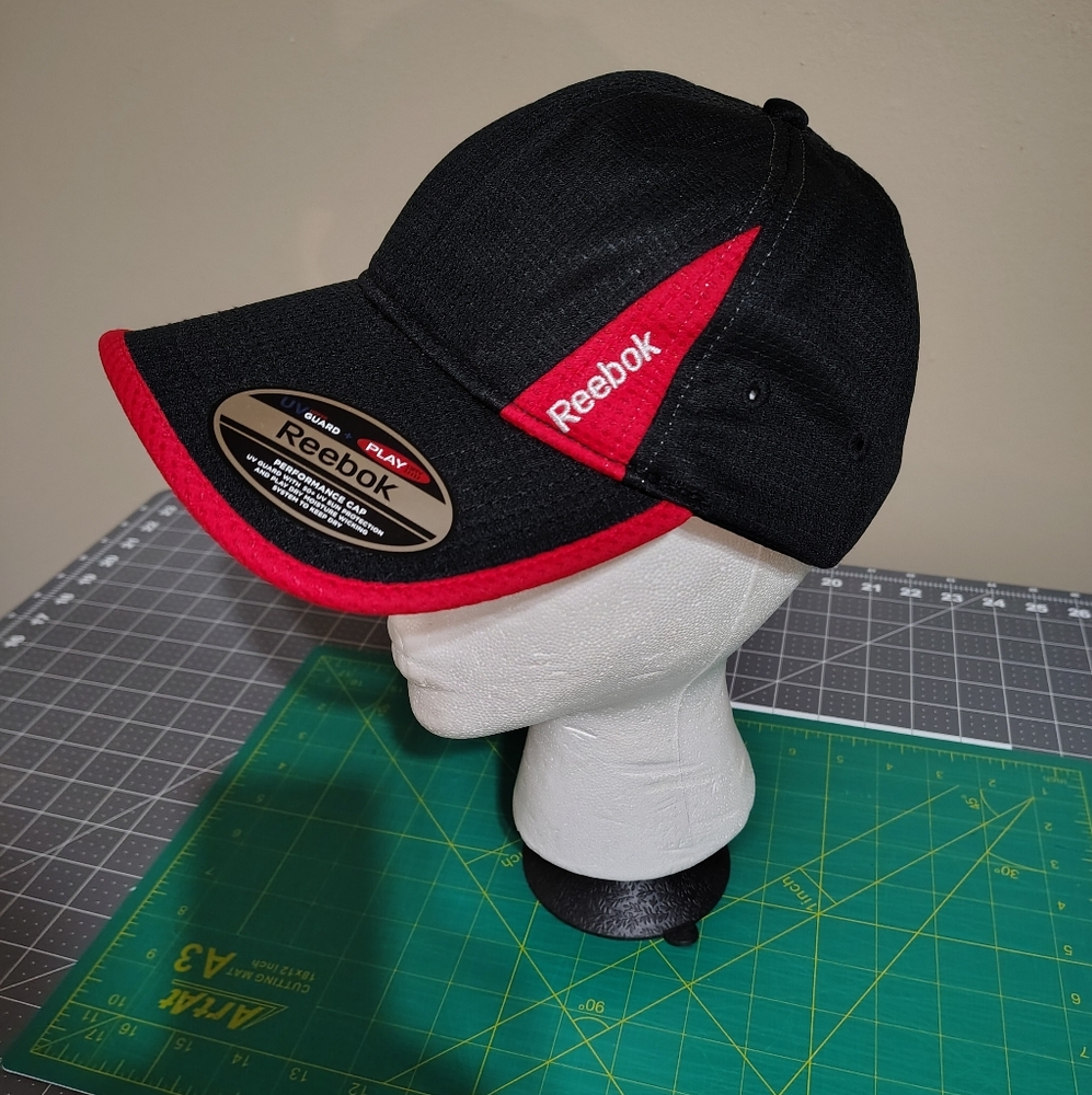 Reebok Black , Unisex Golf, Cap with Red Trim Velcro Adjustable, Never Used